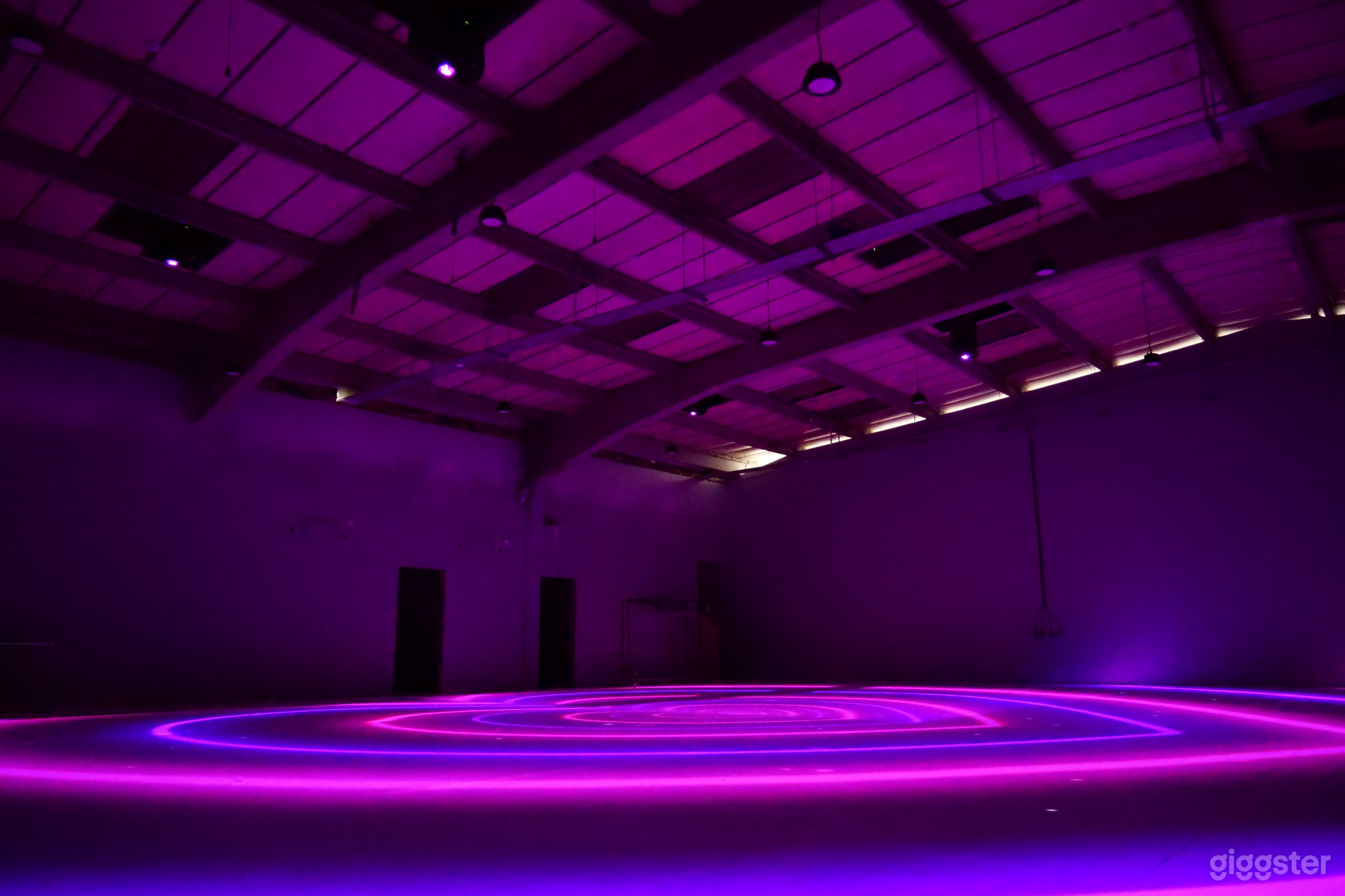 Floor with projection mapping