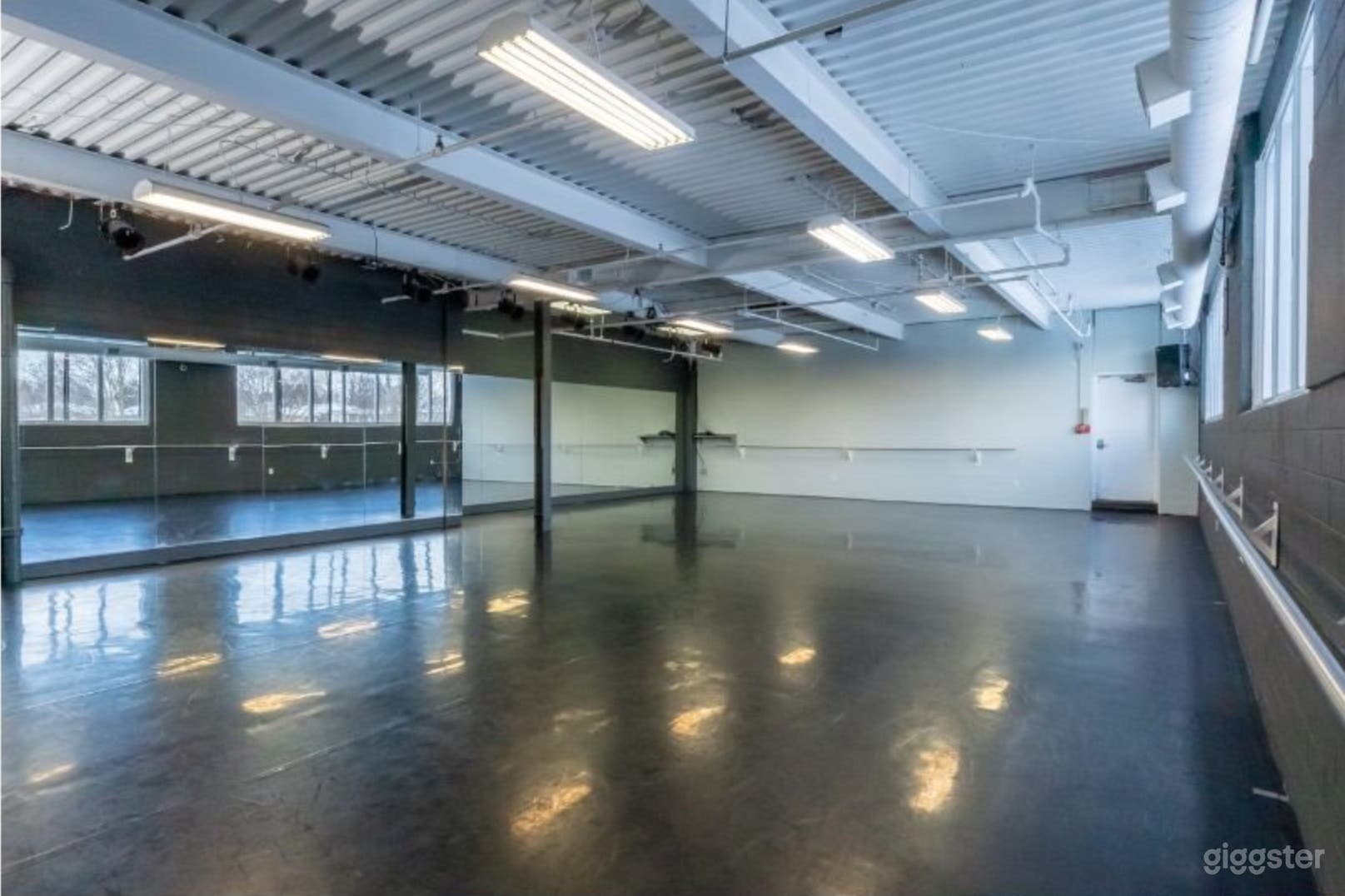 Studio 4 - 48’7 x 28’5 Dance Studio Photo 1
