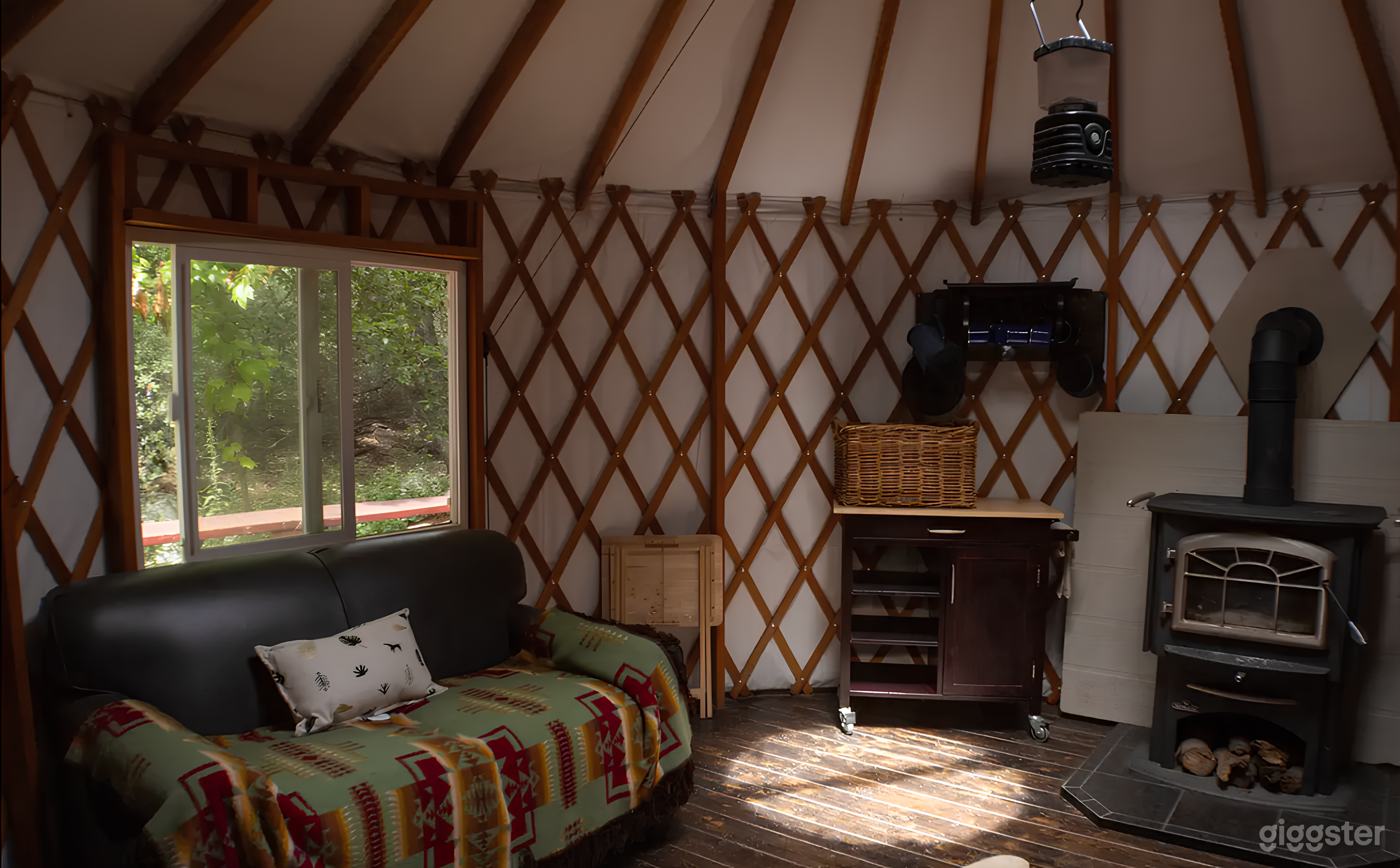 Creekside Yurt 28-Acre Near National Park  Photo 4