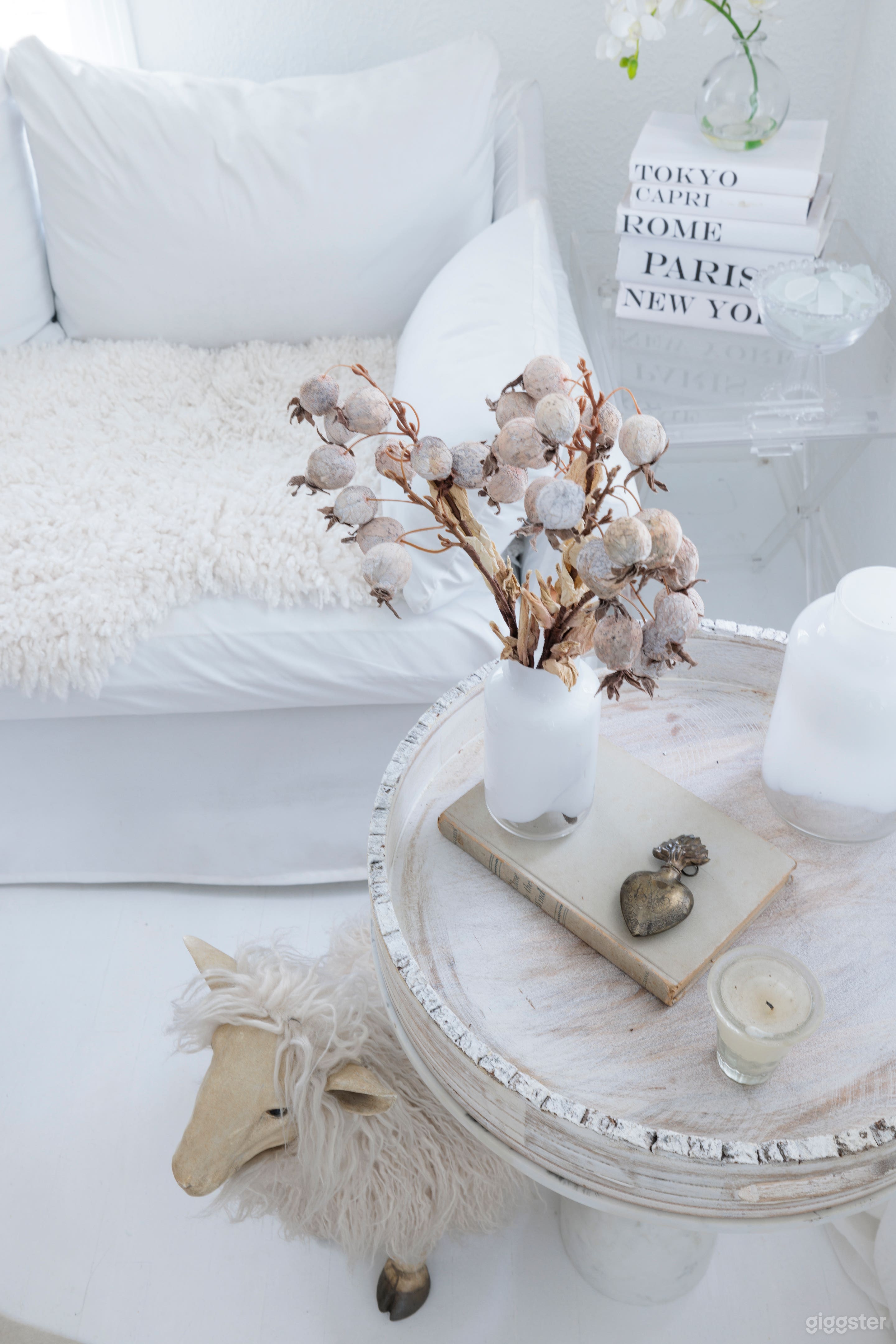 LIVING ROOM DETAIL #1