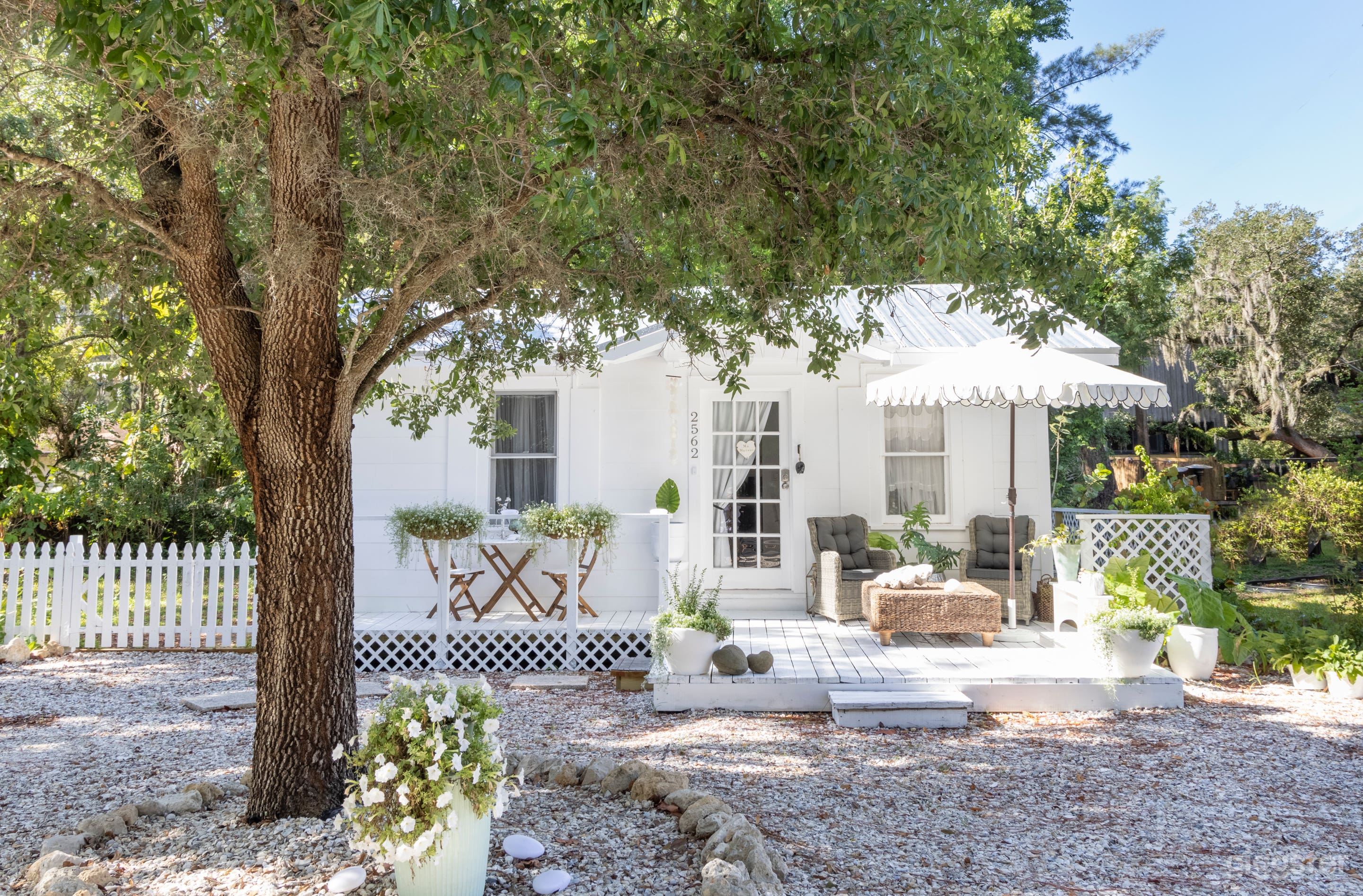 FRONT VIEW
Crushed shell front yard. Wood deck.