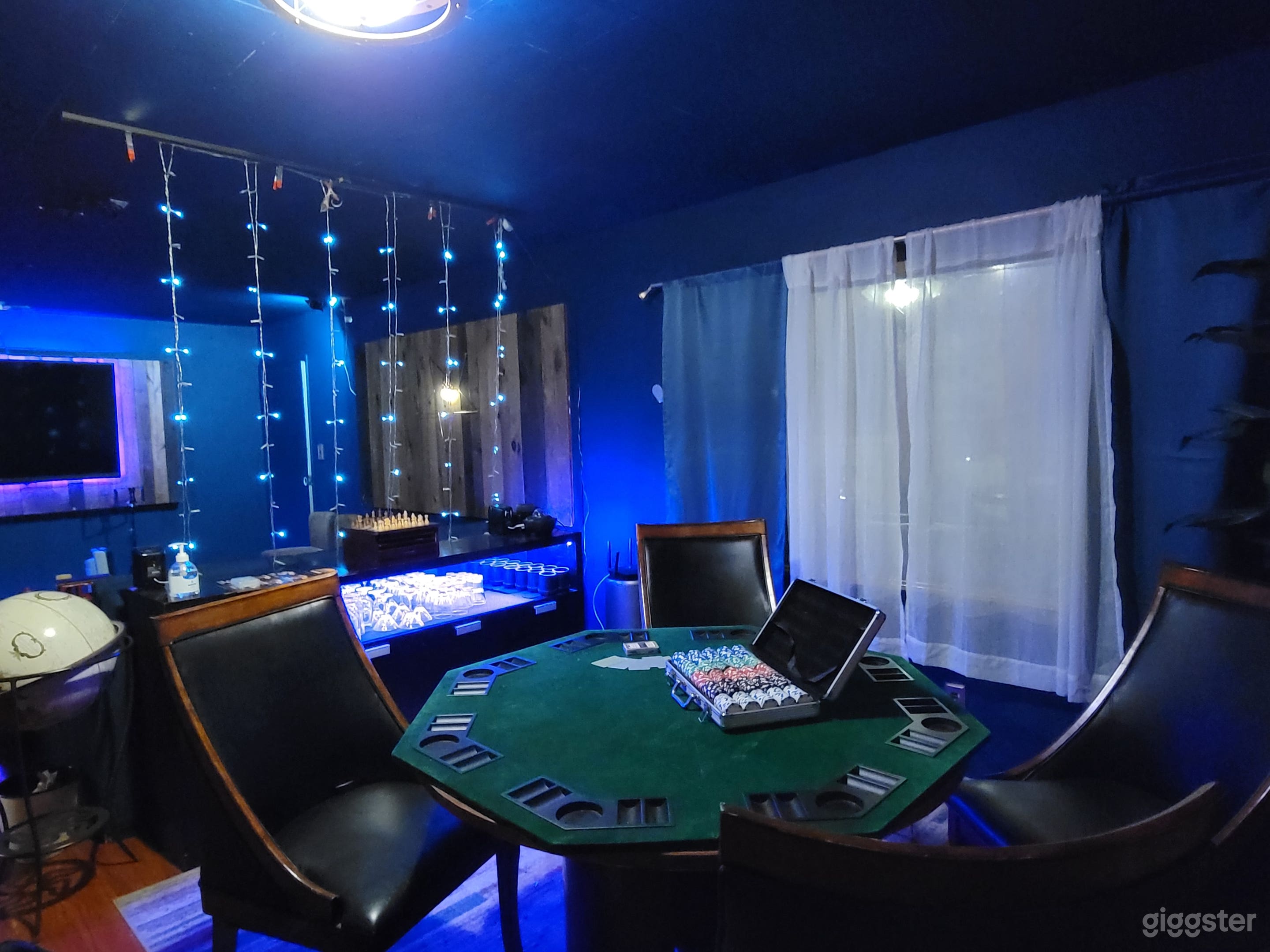 Karaoke lounge &amp; Poker Magic: Your Versatile Set for Fun  Photo 3