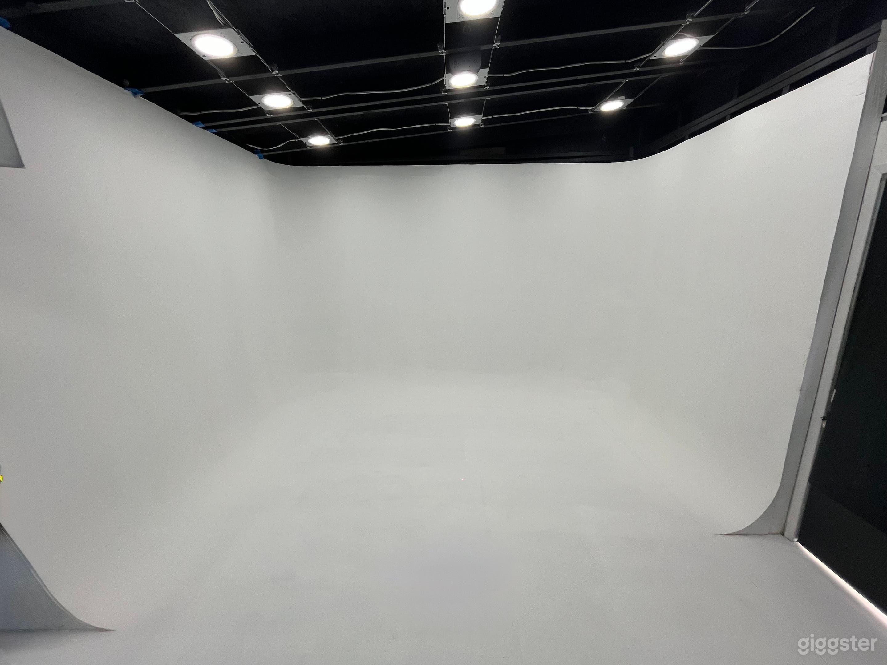 Photography Studio- Full Service production Studio Photo 1