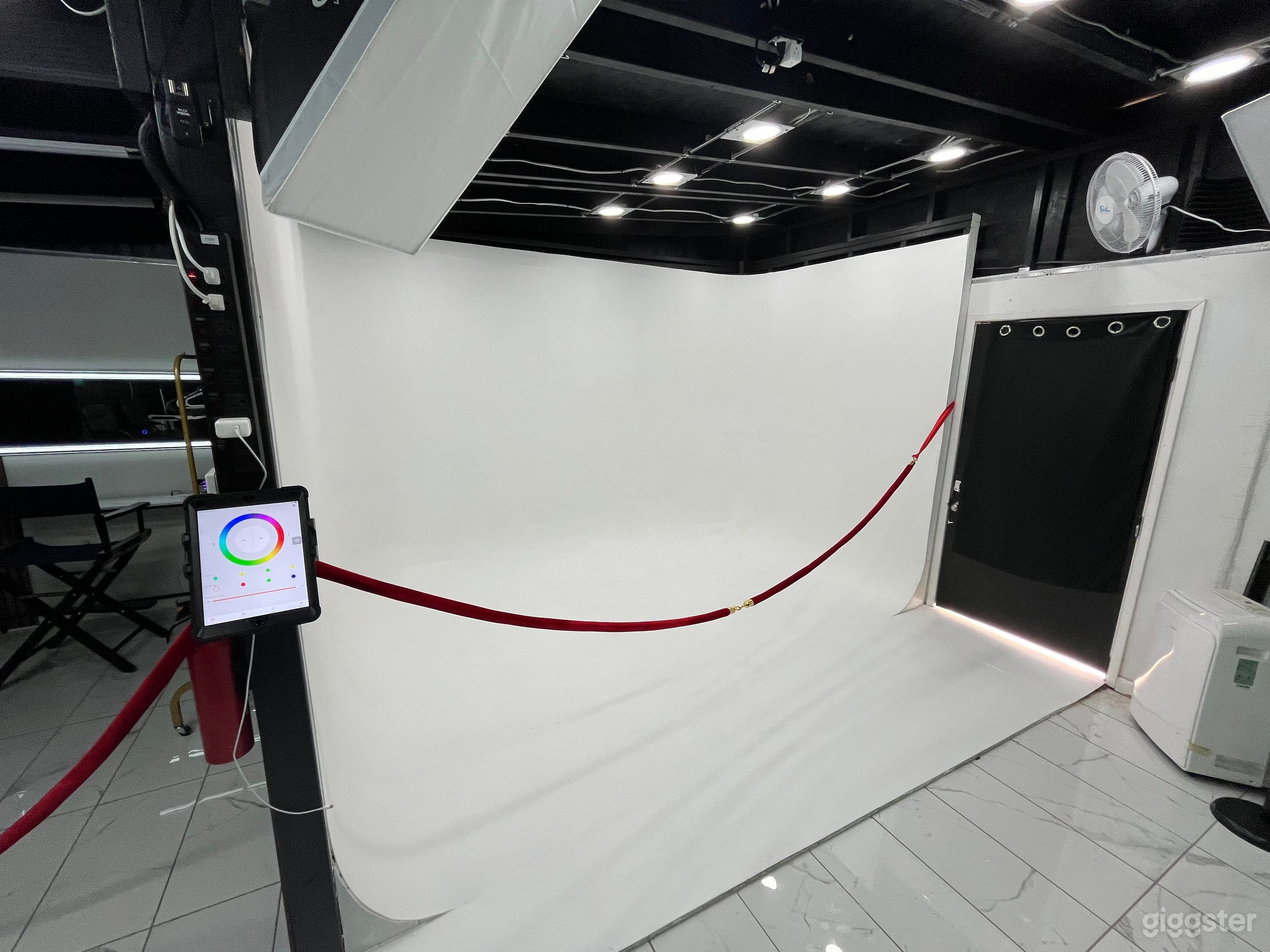 Photography Studio- Full Service production Studio Photo 3