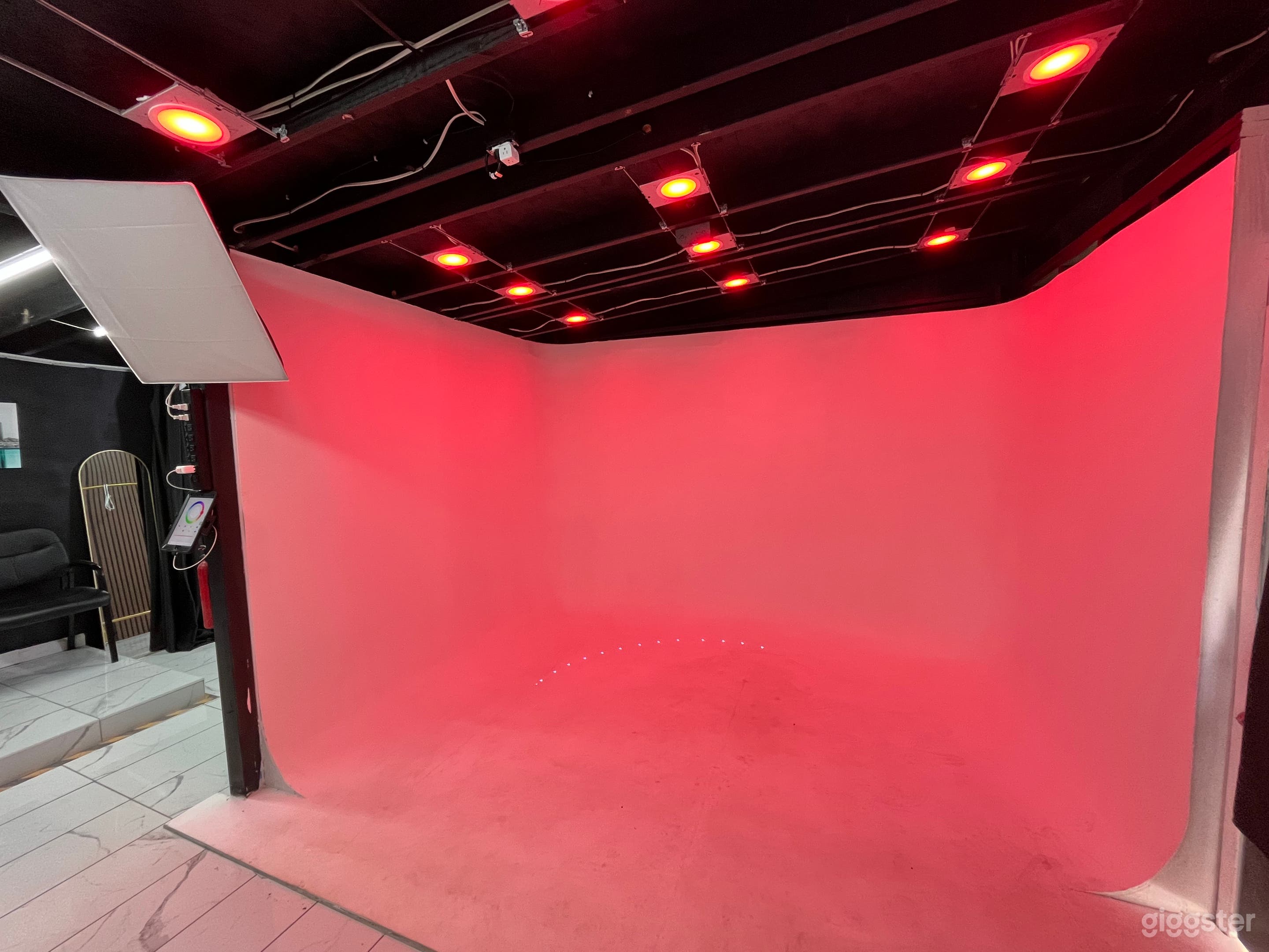 Photography Studio- Full Service production Studio Photo 2