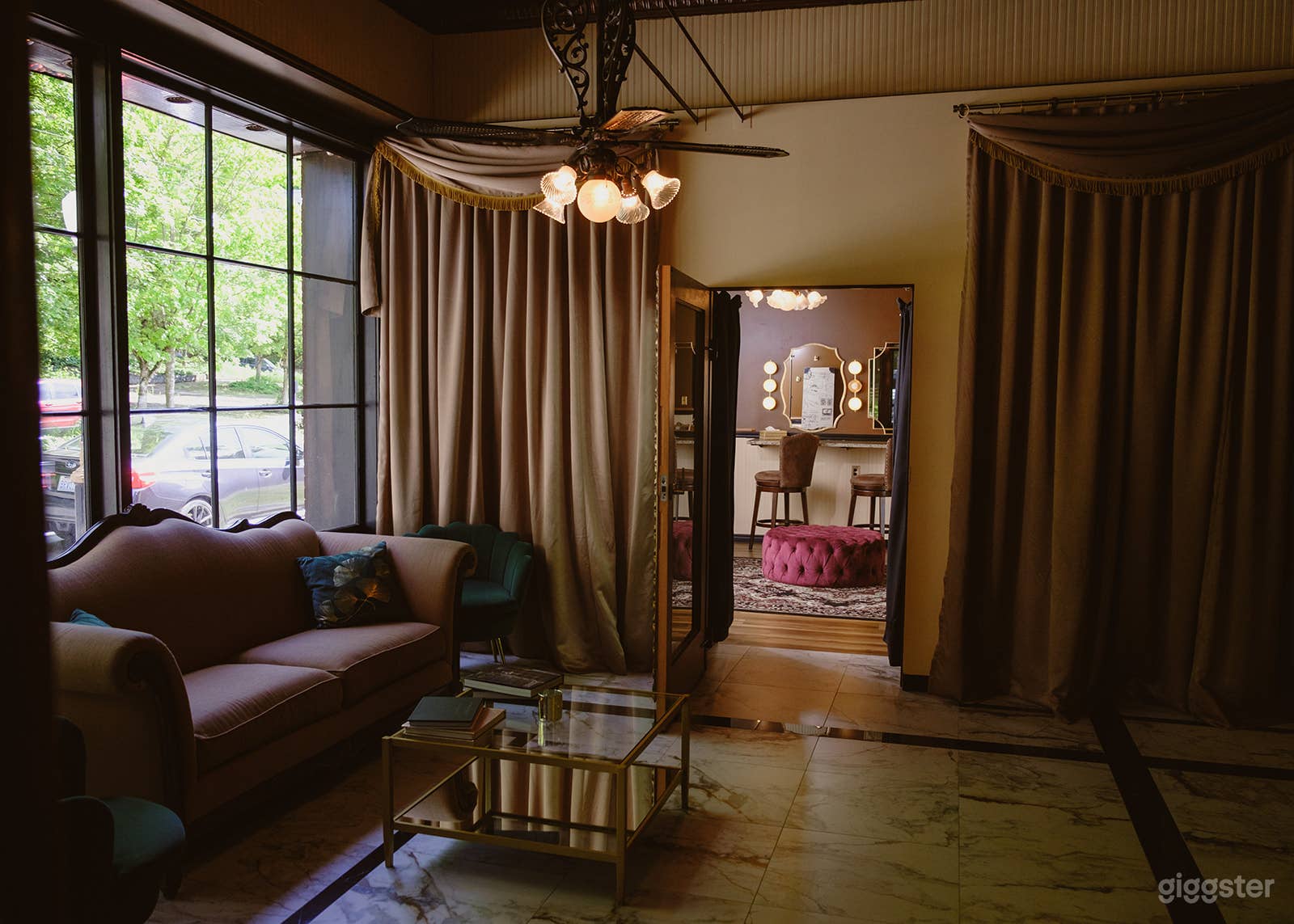 Neo-Deco Venue with Multiple Rooms and Inclusive Amenities Photo 4