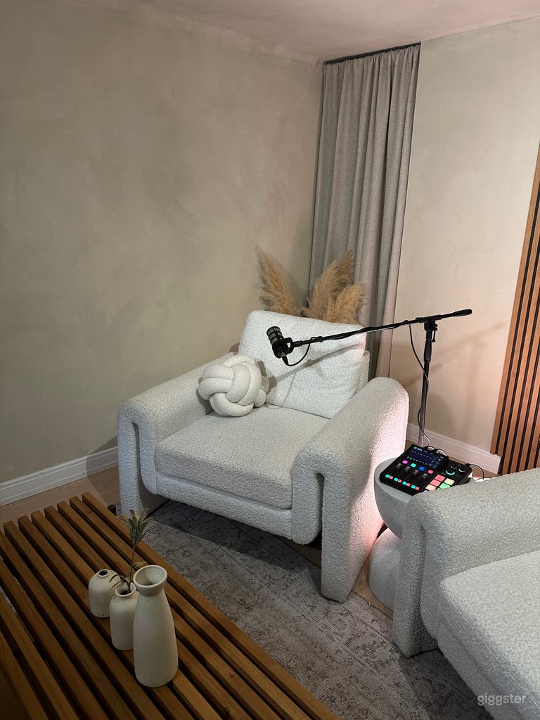  Content Studio – Aesthetic Space for Creators & Brands 