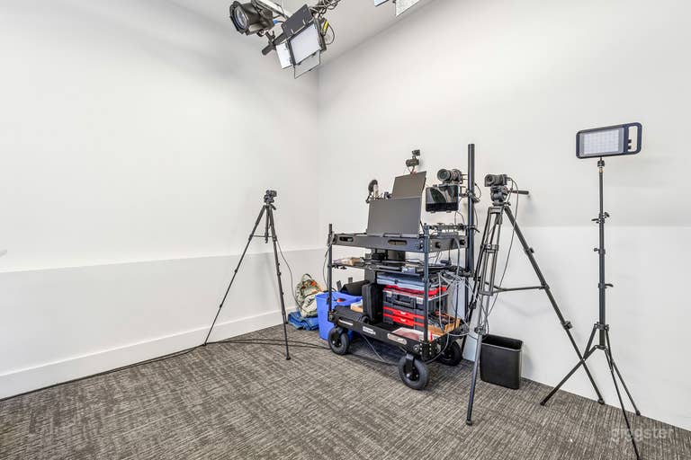  Modern studio with Advanced Equipment 