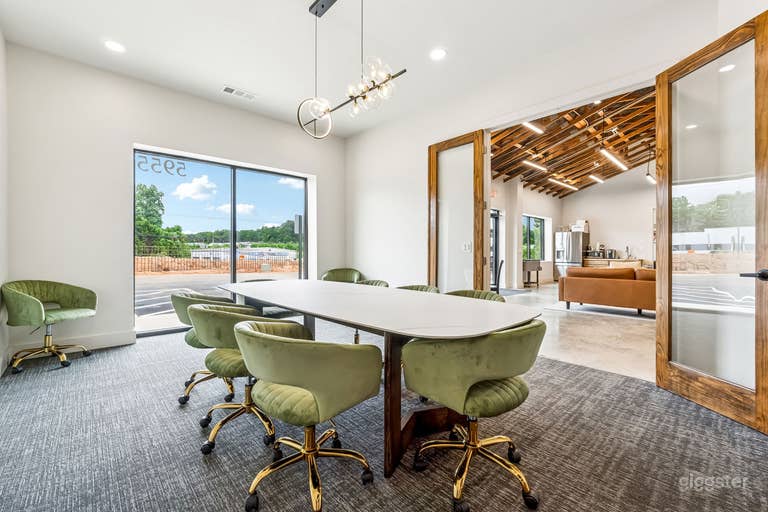  Modern studio with Advanced Equipment 