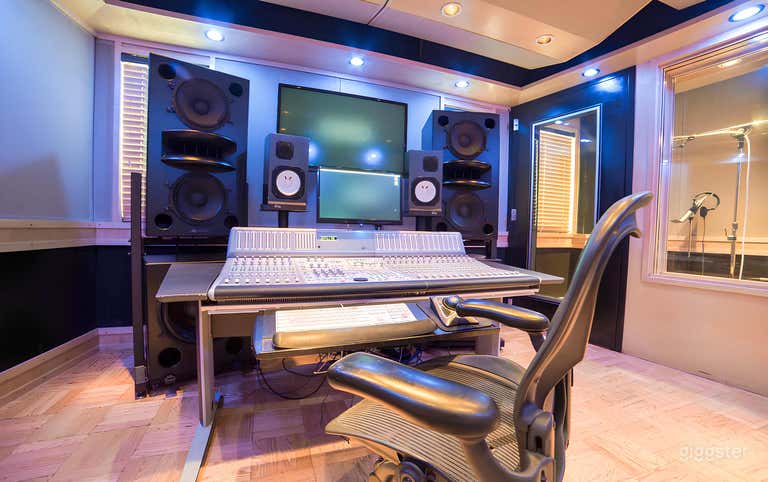  Legendary Recording Studio Q2 in Midtown 