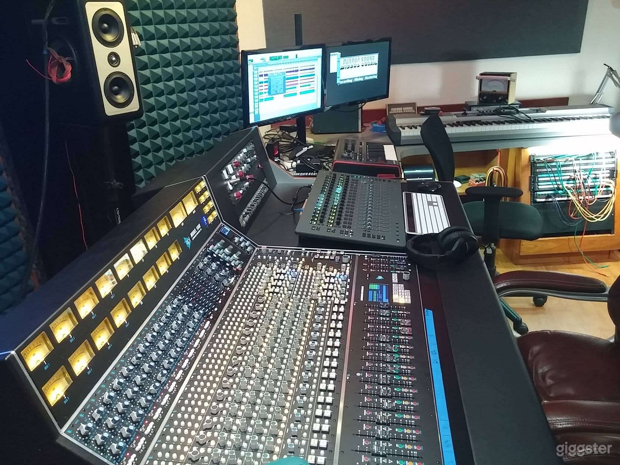 Large Control Room with Good Video Displays  Photo 2