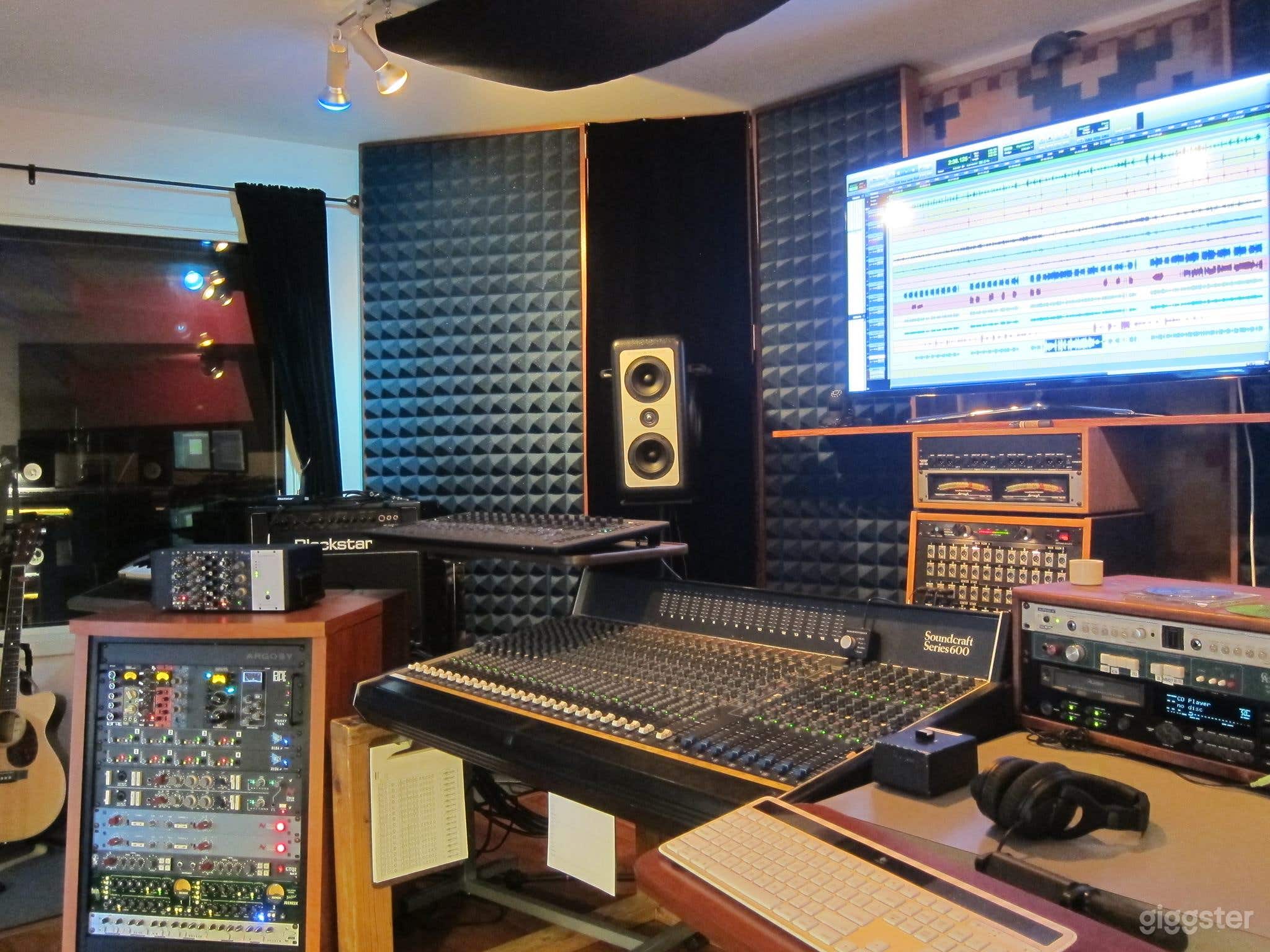 Large Control Room with Good Video Displays  Photo 1