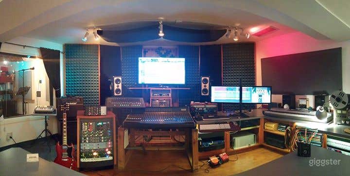 Large Control Room with Good Video Displays  Photo 3