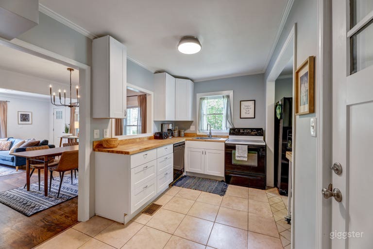  Kitchen / Dining room (with window) 