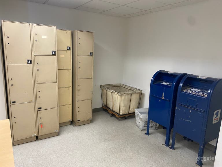  Mailroom 