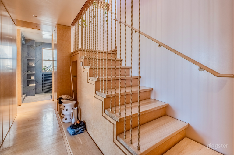  Shapira's Elegant/Artistic/High-End Penthouse 