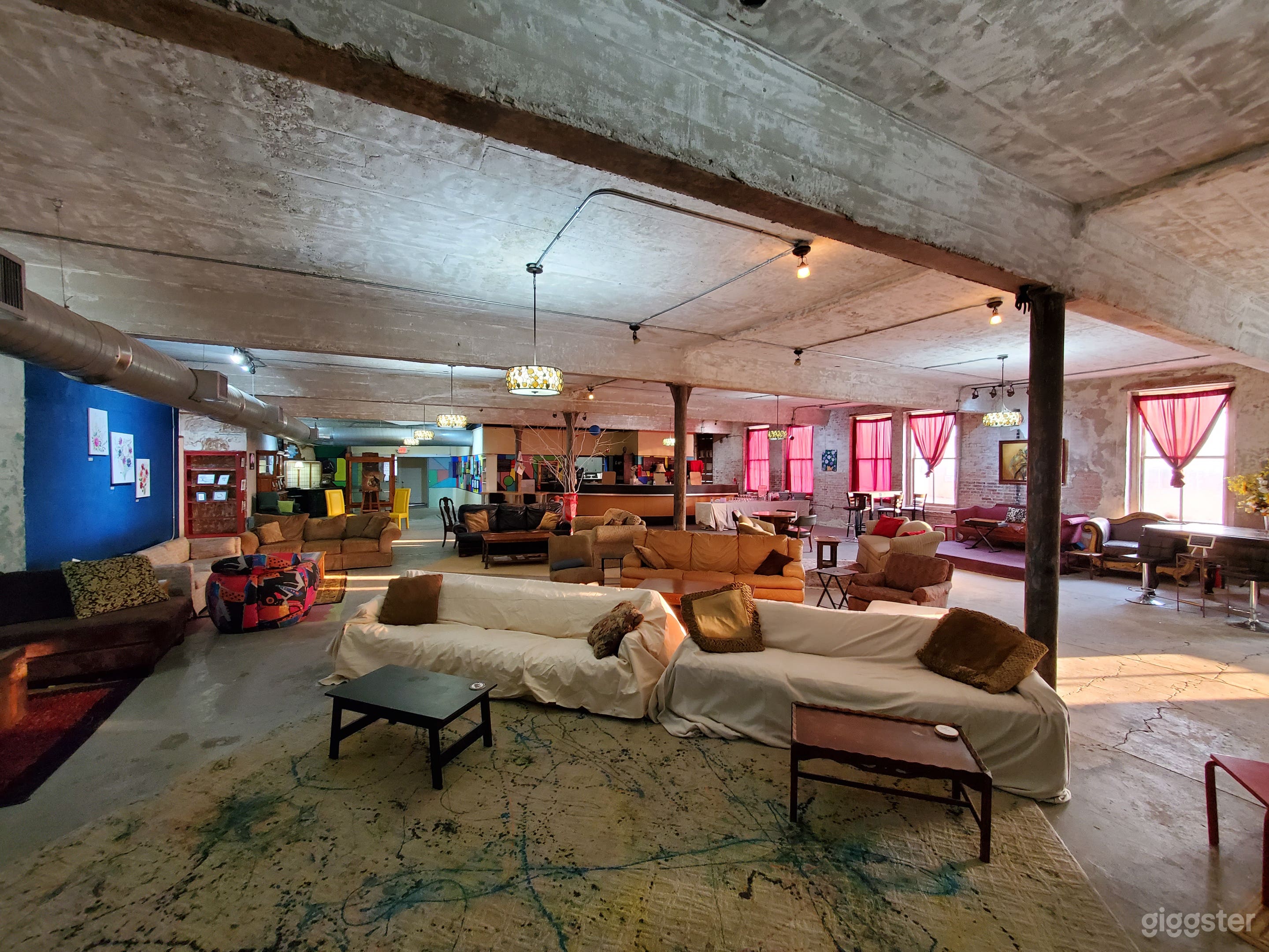 Amazing art gallery and live music venue Photo 1