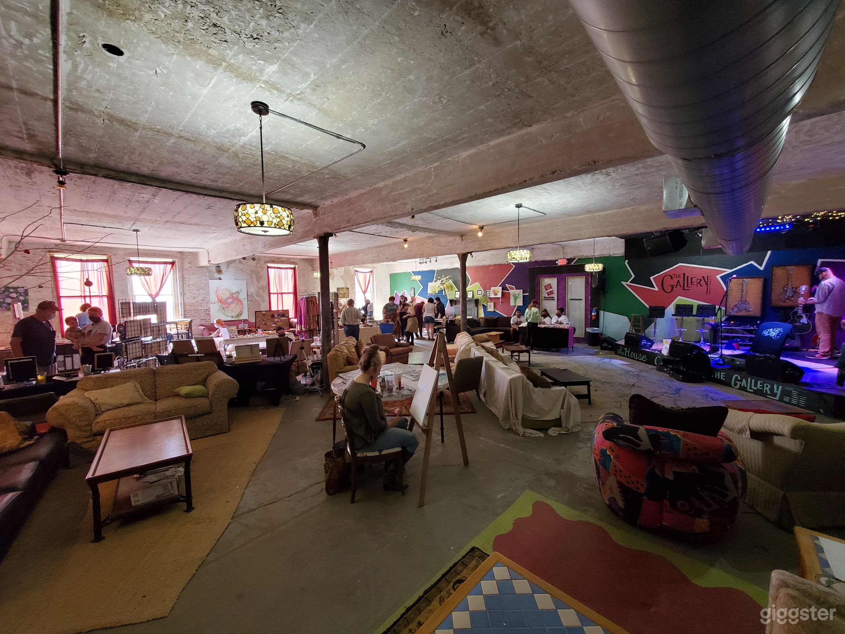 Amazing art gallery and live music venue Photo 3