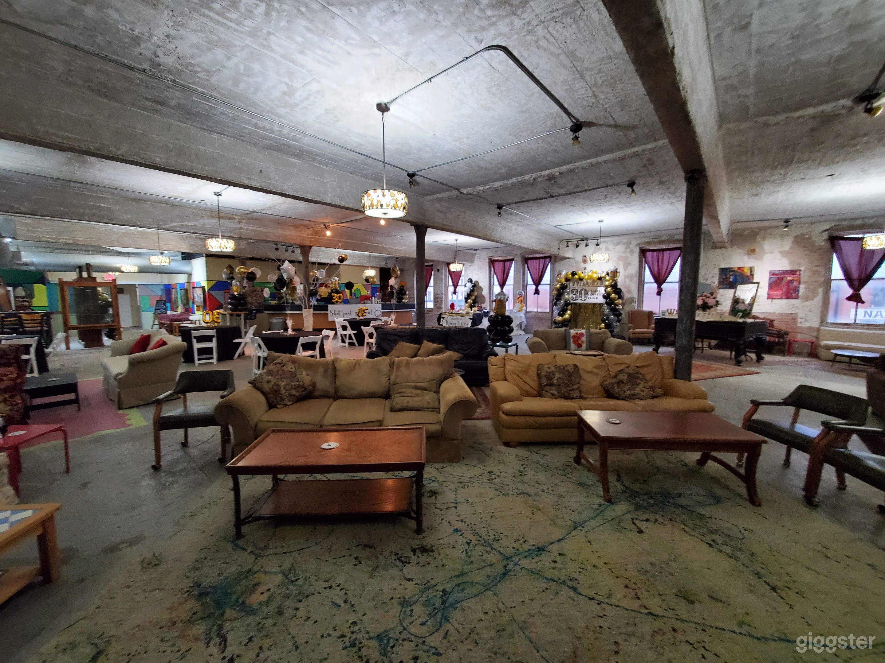 Amazing art gallery and live music venue Photo 4