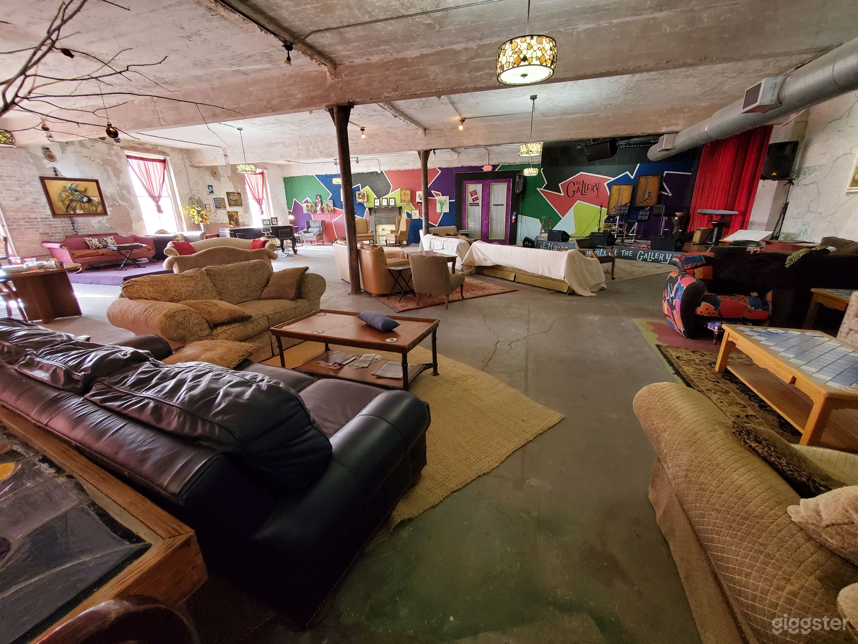 Amazing art gallery and live music venue Photo 2