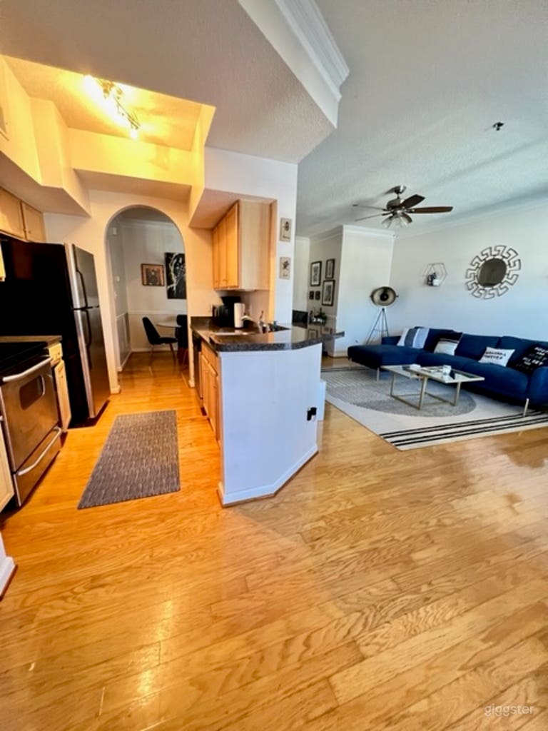  Roomy Modern Townhouse with Natural Light 