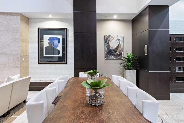  Posh Club Room w/ Kitchen in East Village 