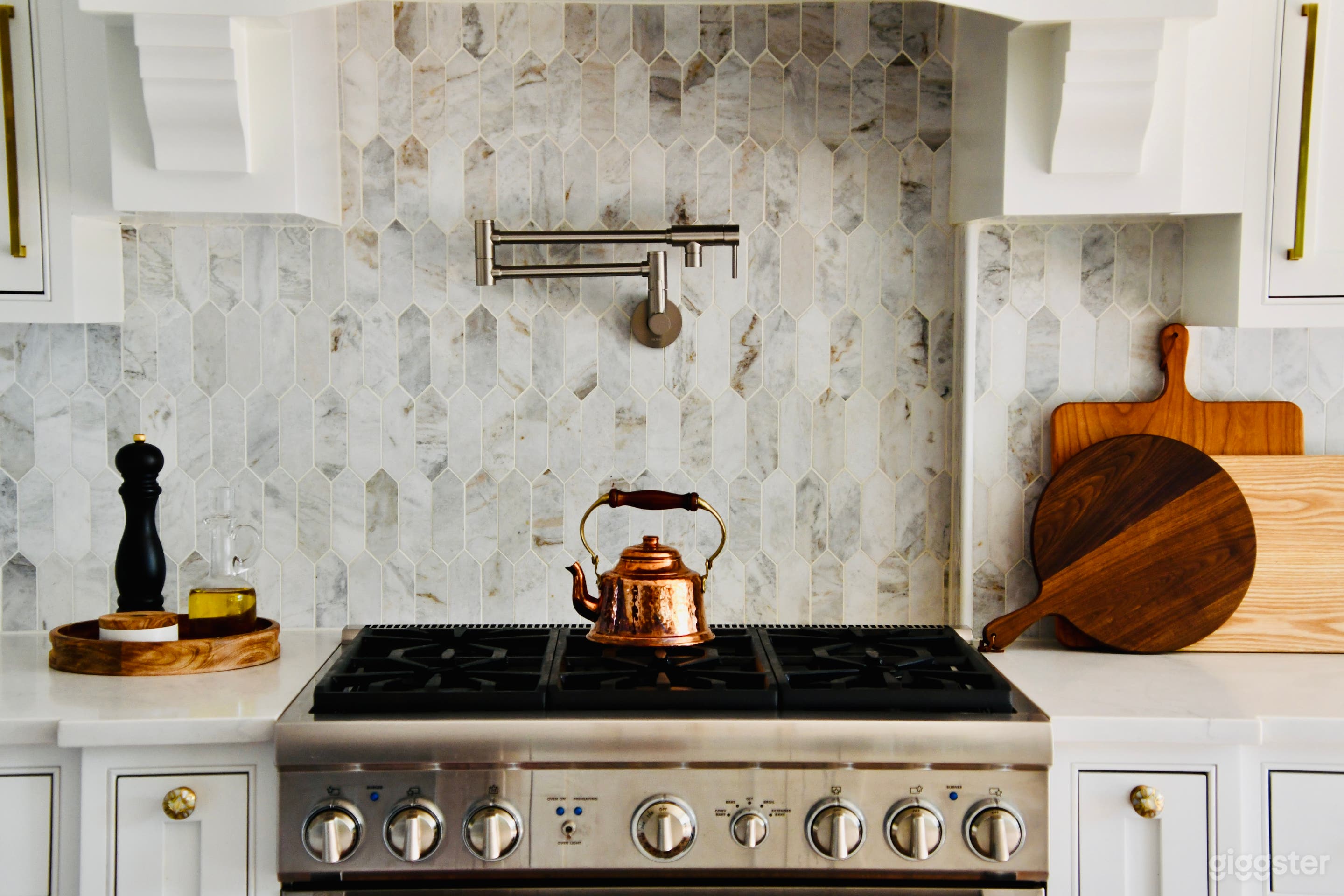 Elegant family home in Chicagoland Suburbs Photo 3