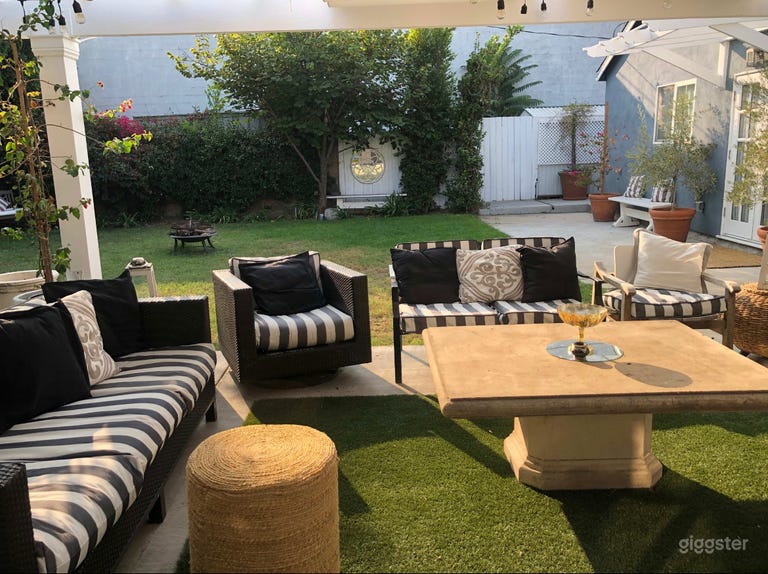  Valley Village Cottage Home 