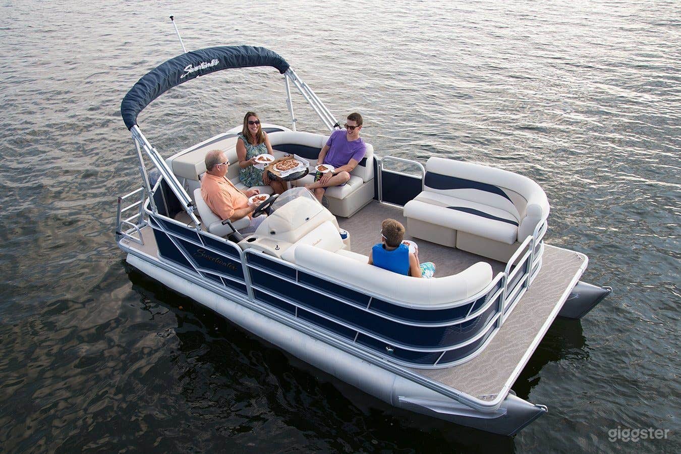 Pontoon boat Rental Photo 3
