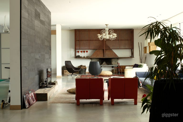  Gorgeous Contemporary Villa  