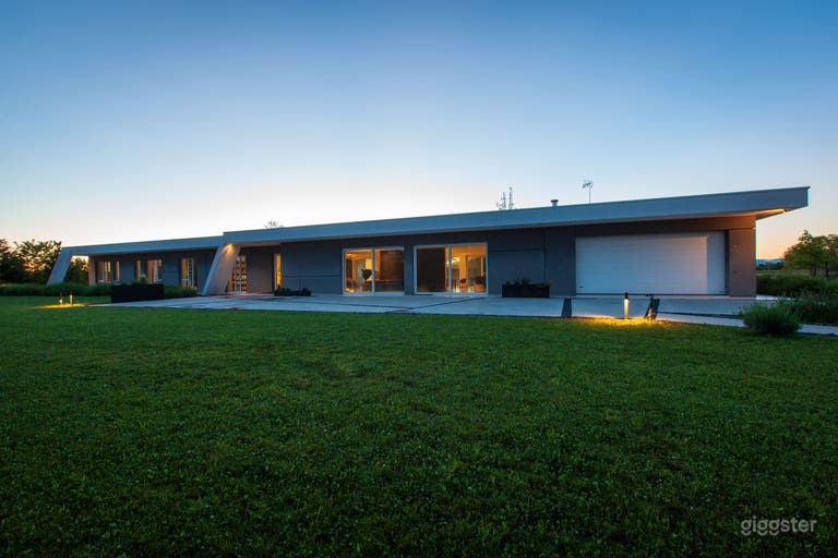  Gorgeous Contemporary Villa  