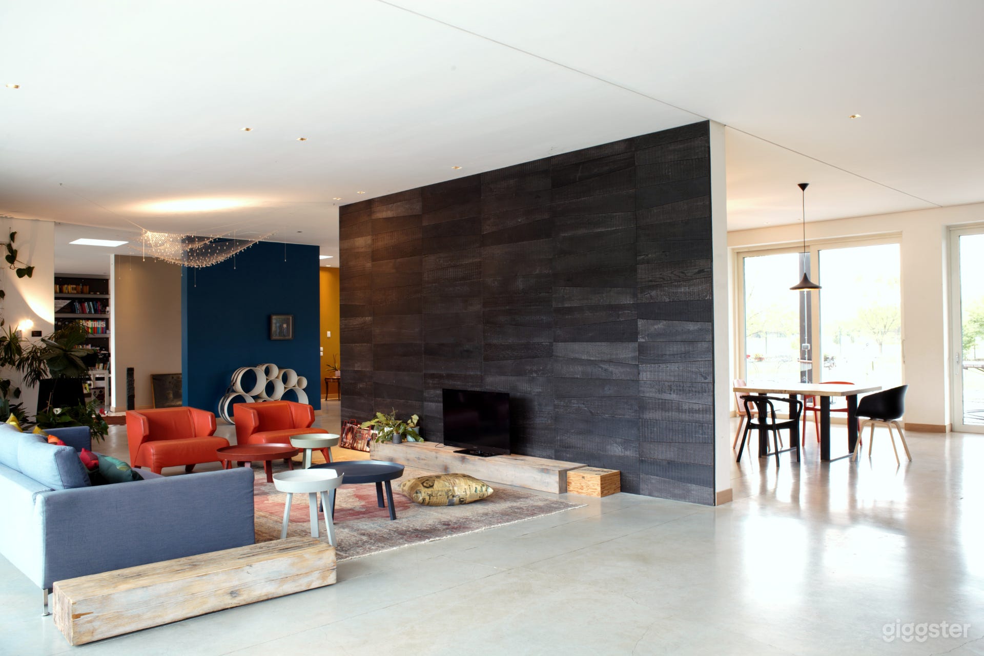 Gorgeous Contemporary Villa  Photo 3