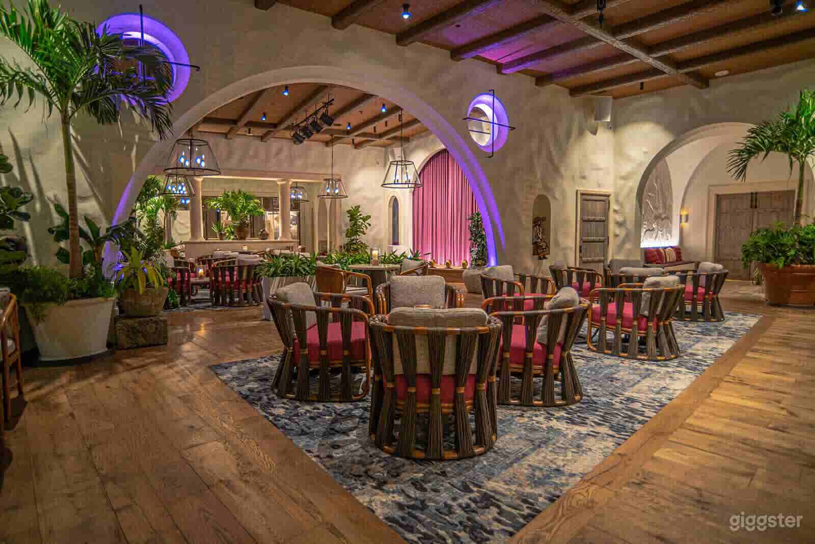 Stunning Restaurant/Bar  Photo 2