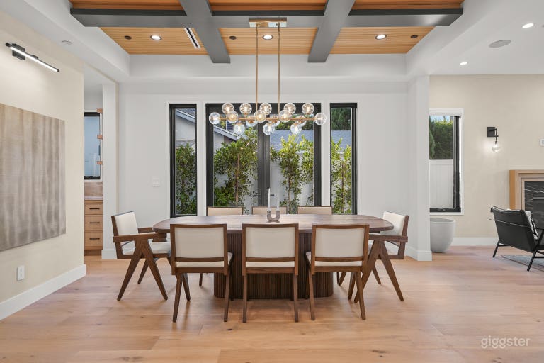  Modern Ranch-Style Mansion w/ Guest House & Pool 