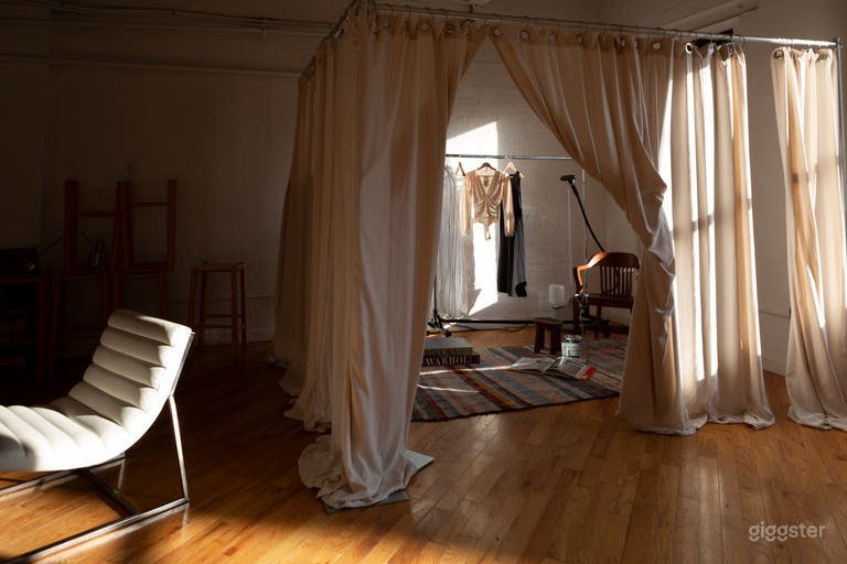  Dreamy Boho DUMBO loft with Manhattan Bridge views 