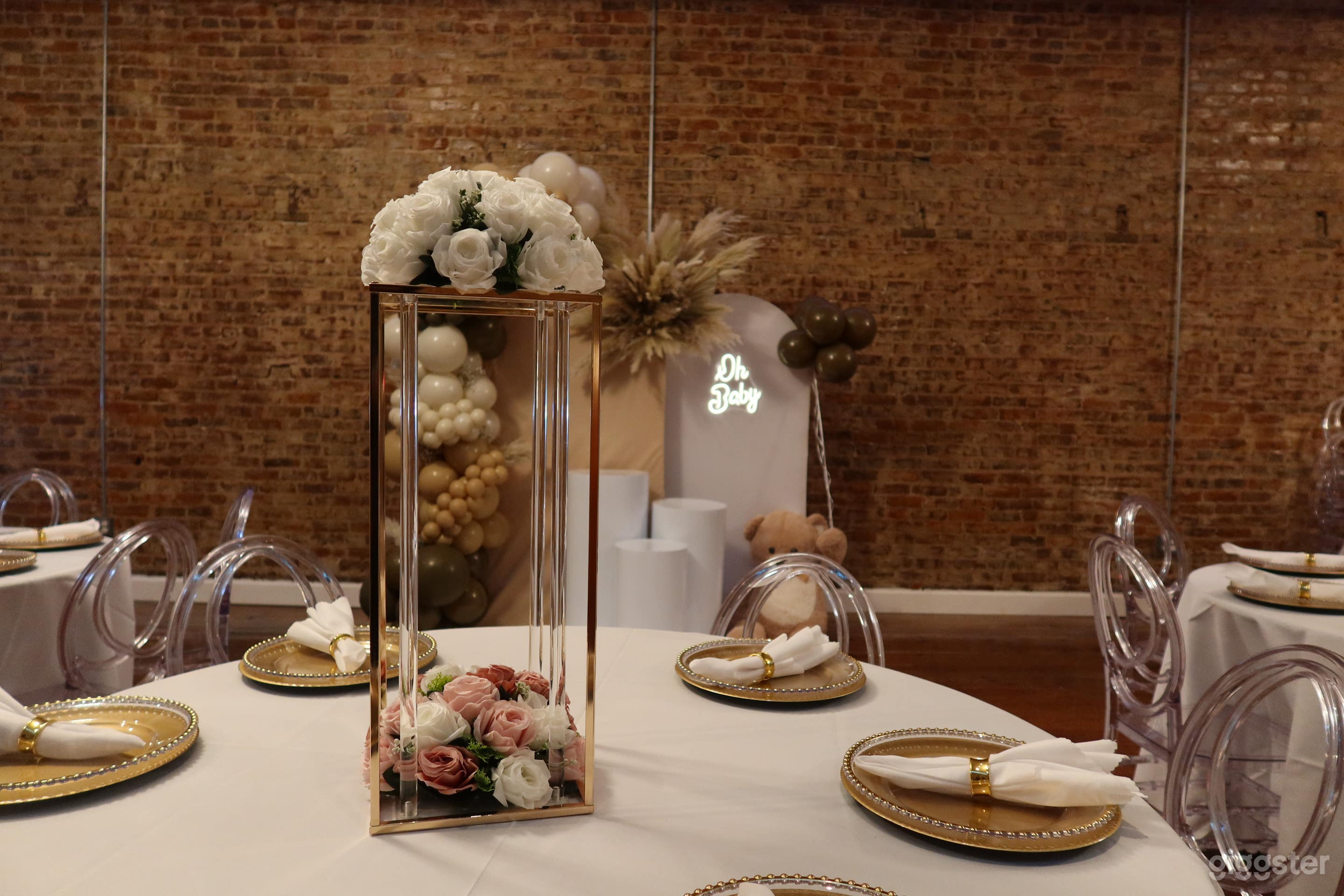 Event Venue Featuring Chic Exposed Brick Walls Photo 2