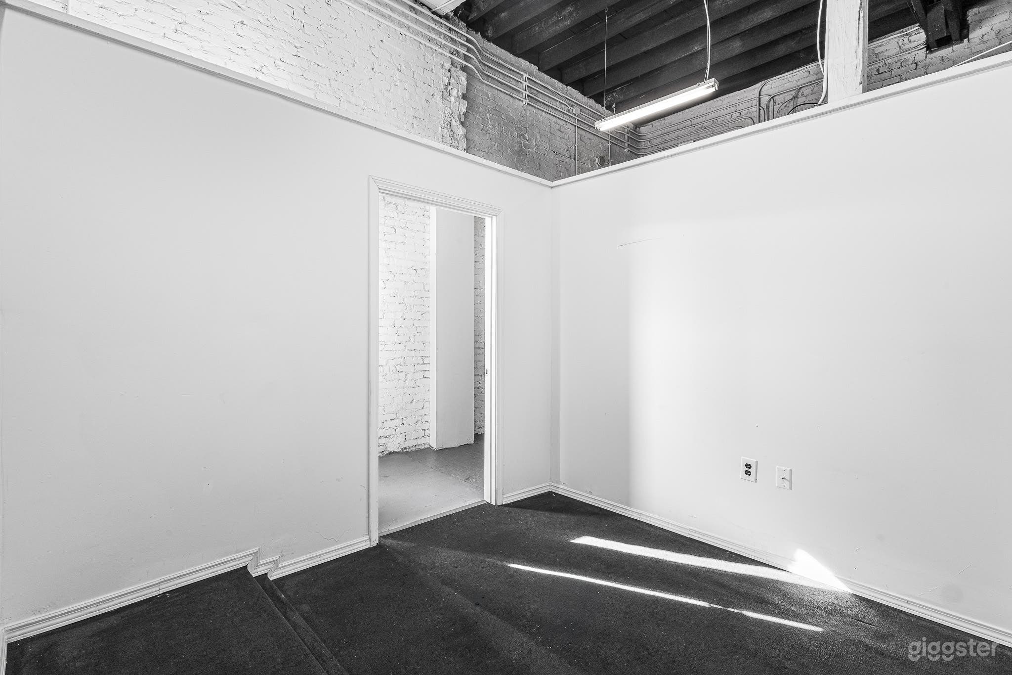 Event Venue Featuring Chic Exposed Brick Walls Photo 3