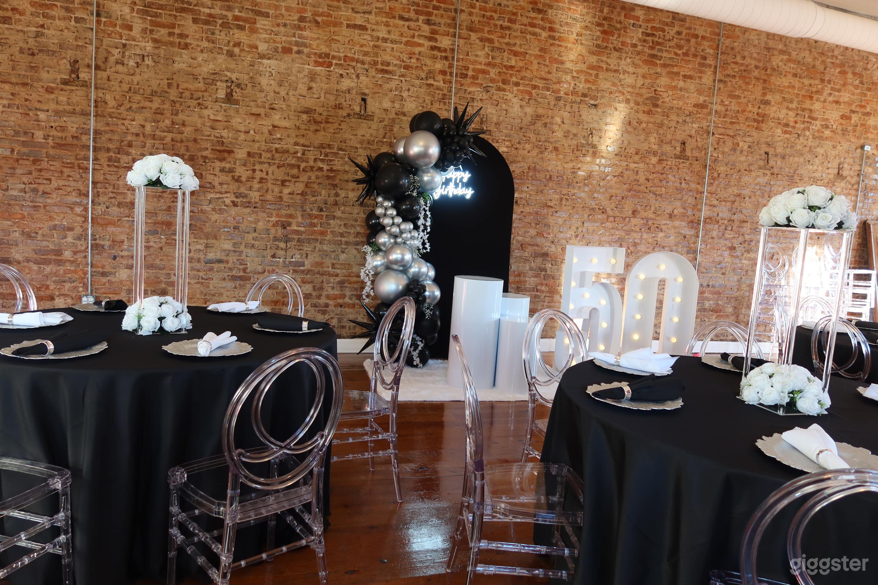 Event Venue Featuring Chic Exposed Brick Walls Photo 4