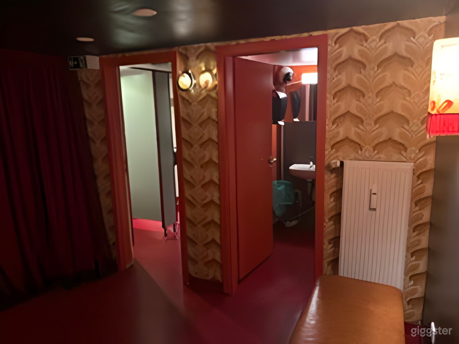 Kleiner Club im Keller Foto 3