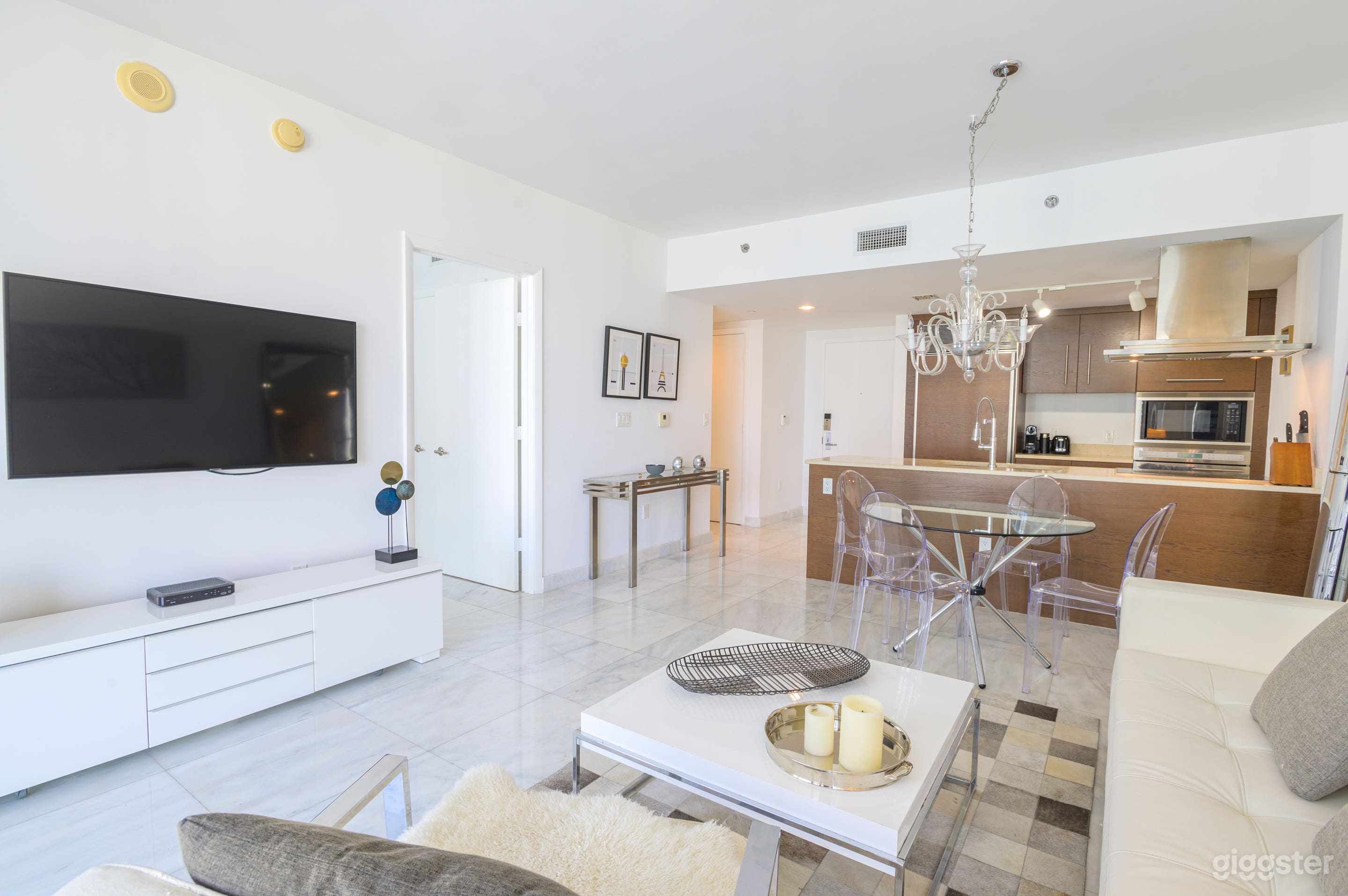 Sleek High-Rise Condo with Skyline Views Photo 4