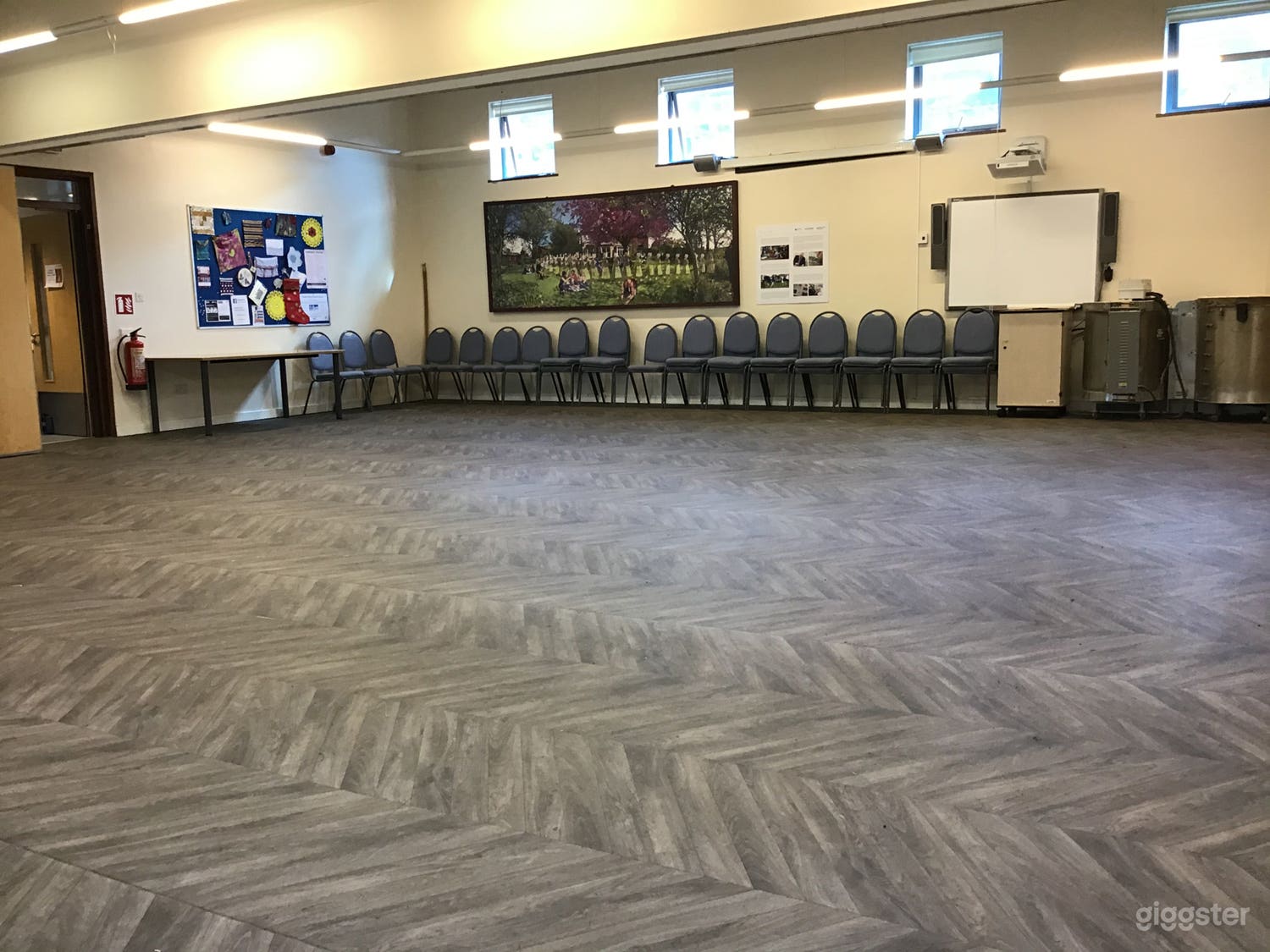 Spacious Community Hall for Exhibits and Events Photo 1