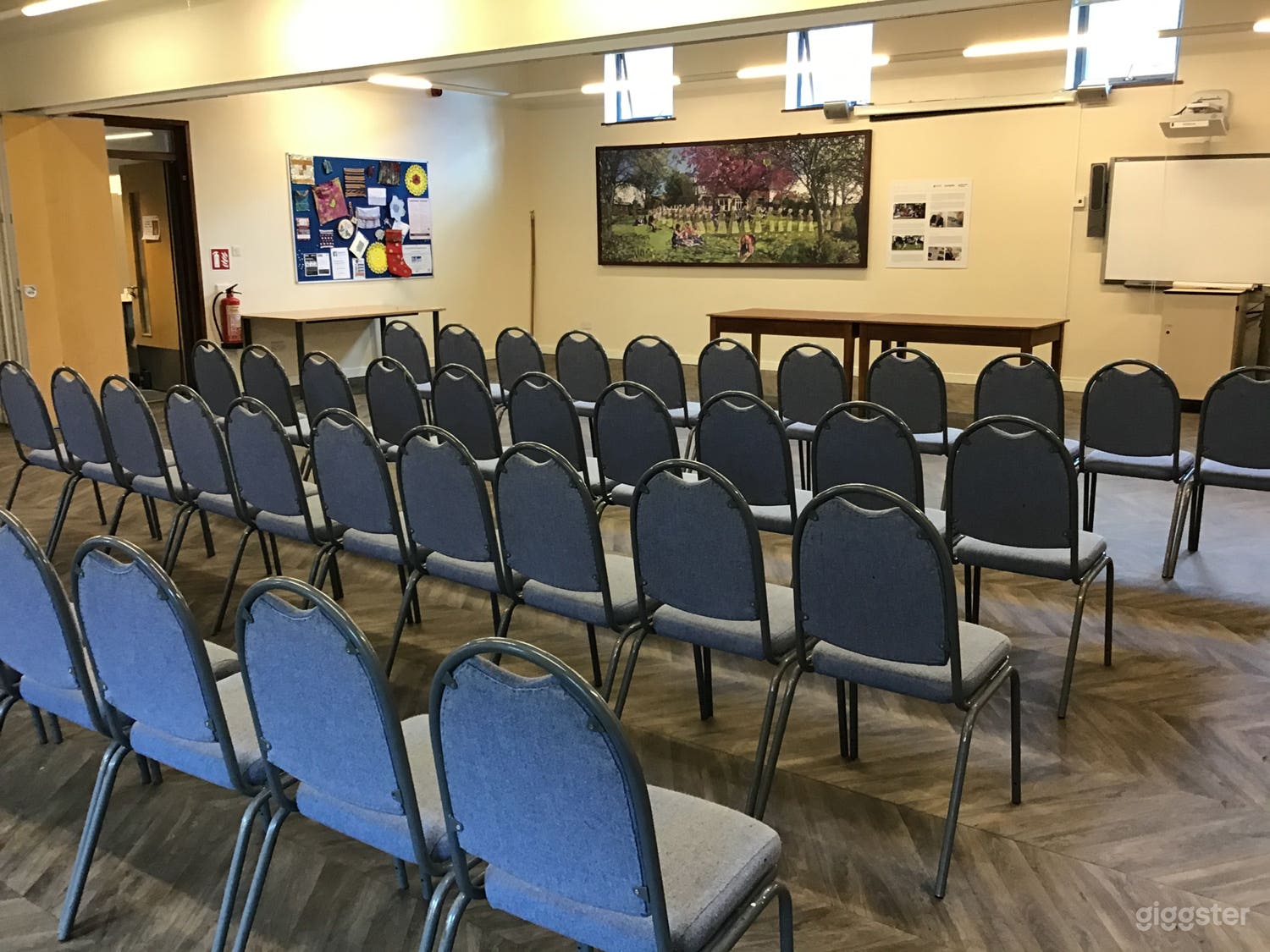 Spacious Community Hall for Exhibits and Events Photo 2