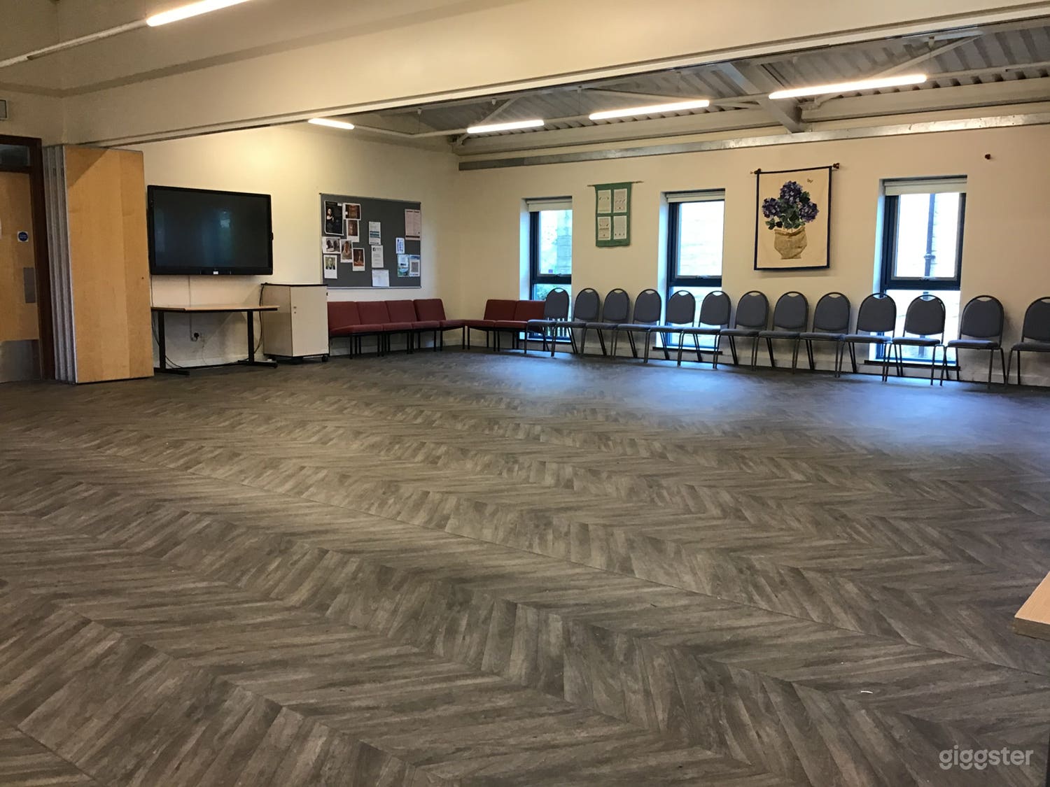 Spacious Community Hall for Exhibits and Events Photo 3