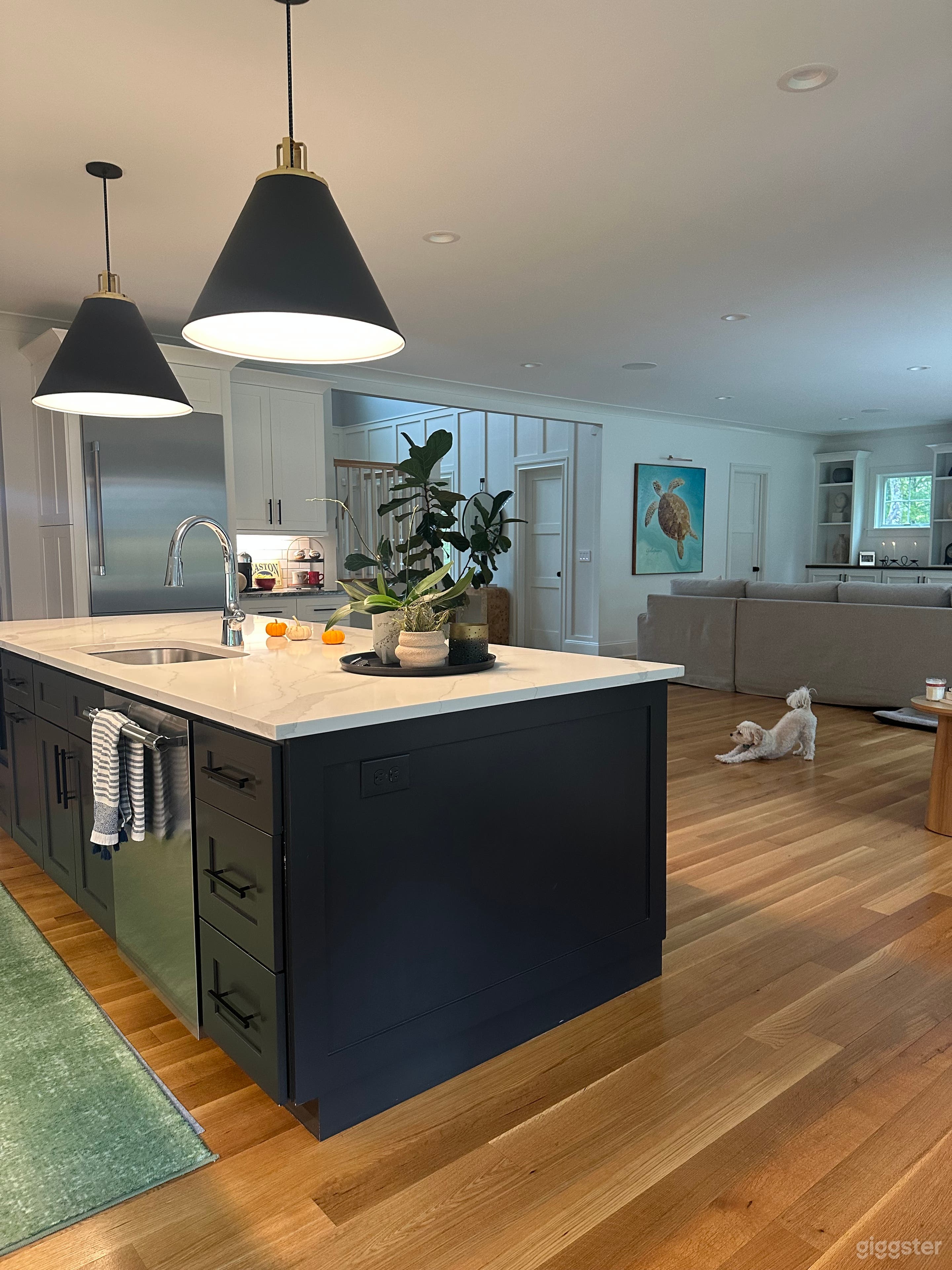 Modern Production Home on 7 Acres w/ Staging & Parking Photo 3