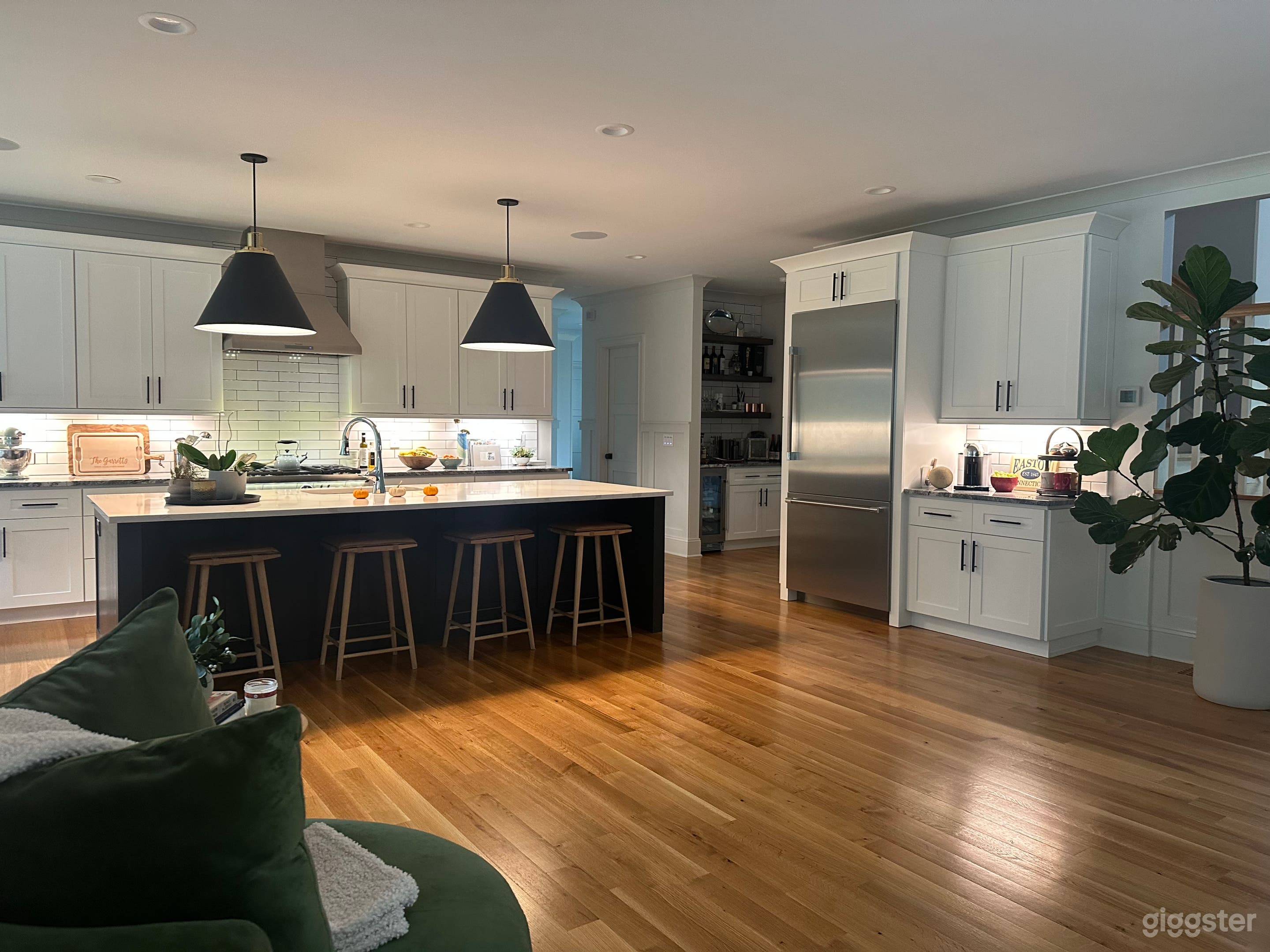 Modern Production Home on 7 Acres w/ Staging & Parking Photo 2