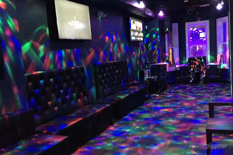  Black Space: Stylish and Cozy 