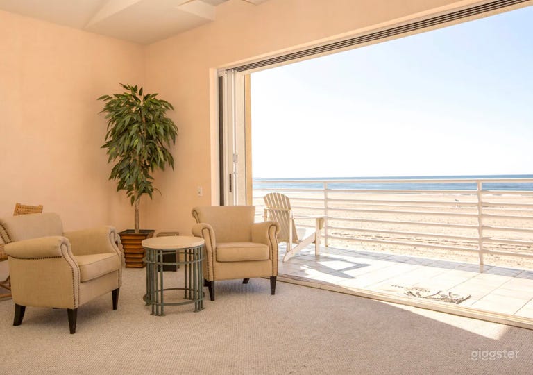  Giant Beach House on the Sand 