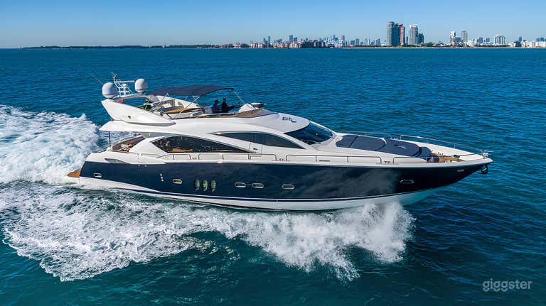  Sunseeker 82” Manhattan Yacht  