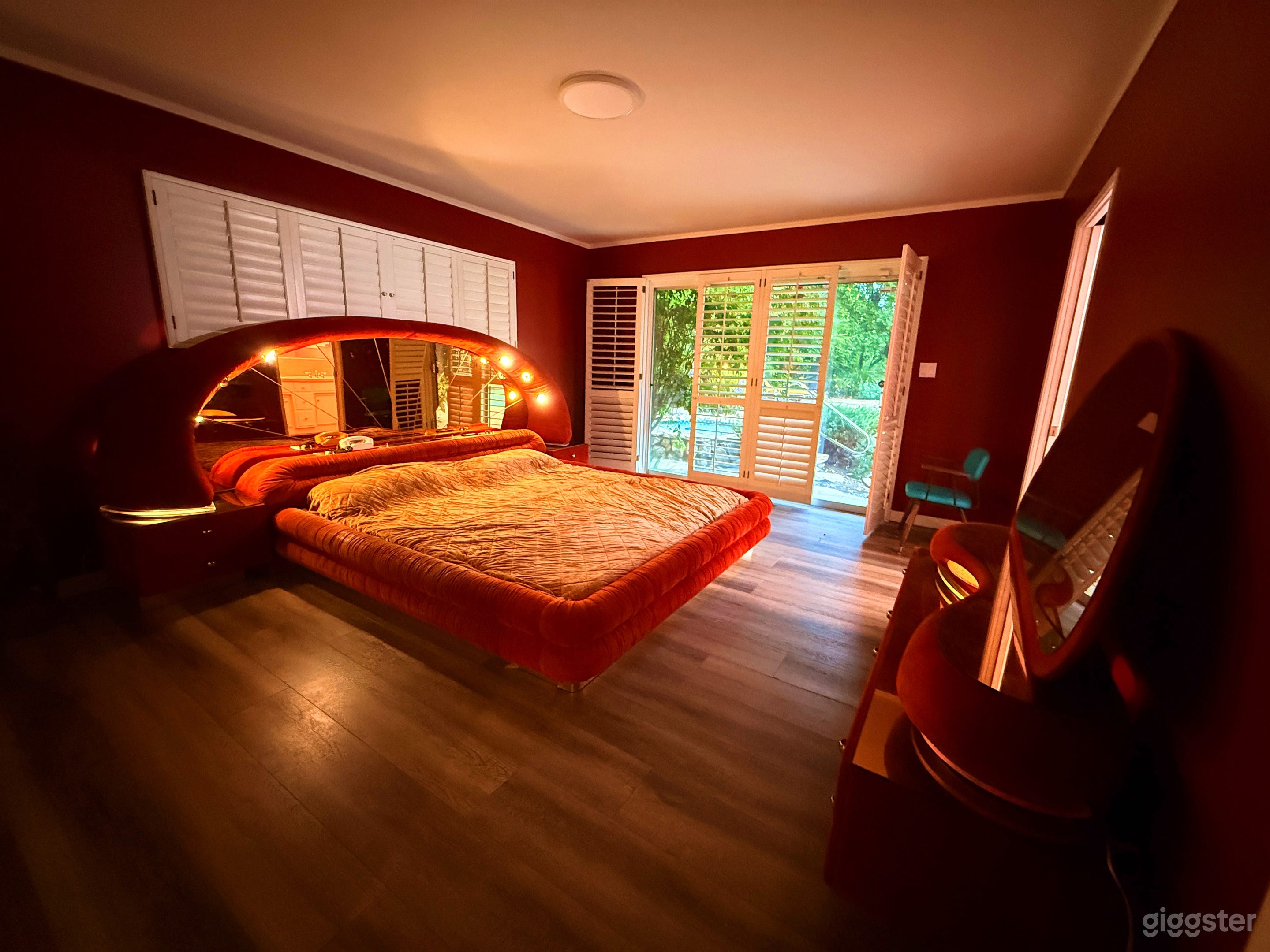 Eccentric Time Capsule Vintage Haven Various Sets Photo 2