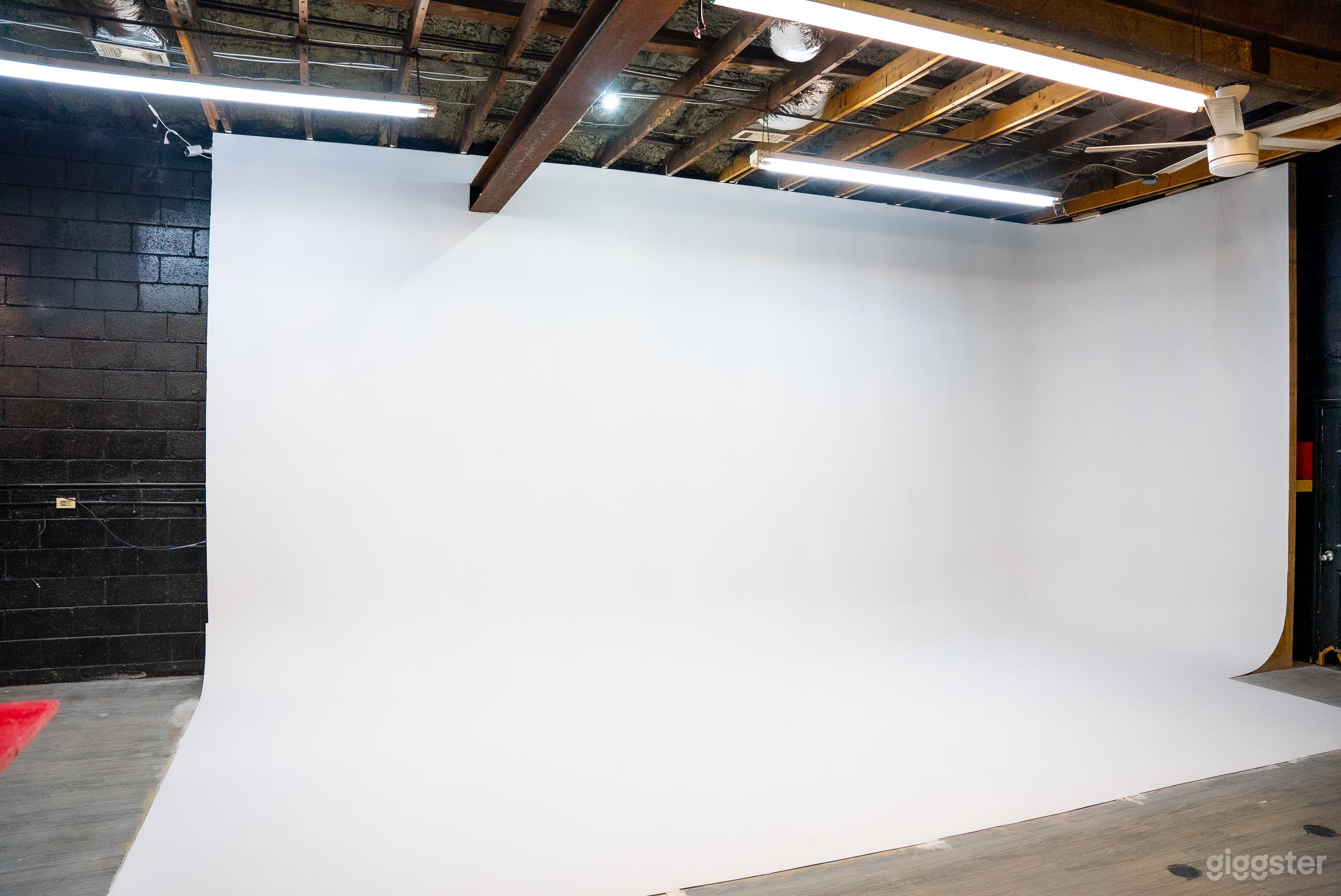 White Wall (25 x 9) in Atlanta Photo 3